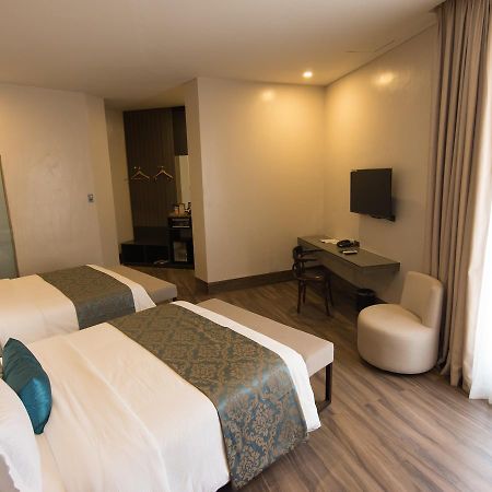 Goldberry Lite Hotel Iloilo City Exterior photo